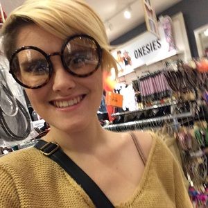 Meet your Posher, Lexi